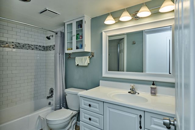 1066 Florimond Drive 1066, Elgin, IL 60123