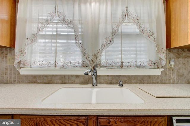 2217 EASTERN BLVD, York, PA 17402