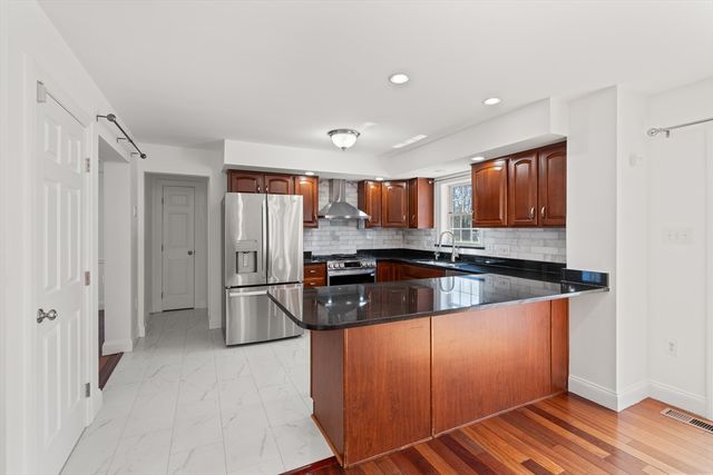 22 Westview Rd 22, Natick, MA 01760