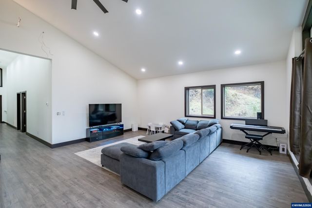 33005 Berlin Rd, Lebanon, OR 97355