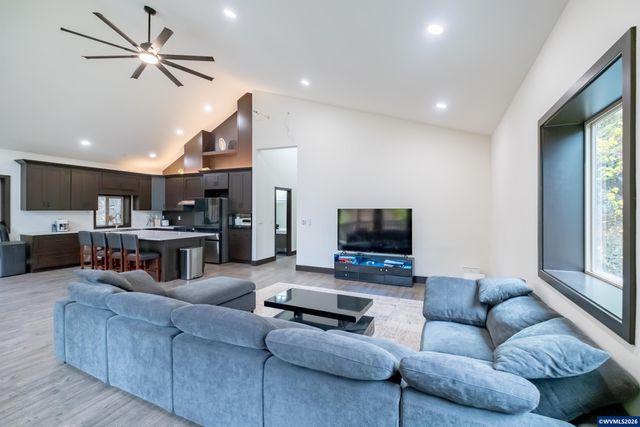 33005 Berlin Rd, Lebanon, OR 97355