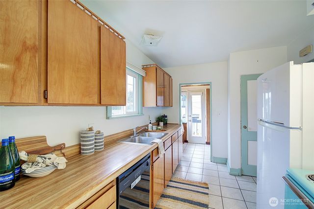 4415 SW Juneau Street, Seattle, WA 98136