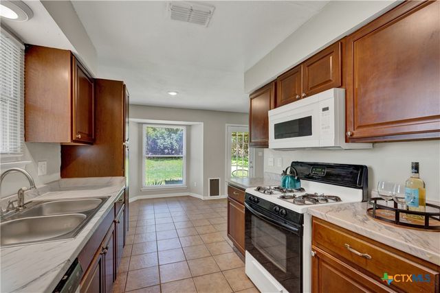 1917 Castle Gate Circle, San Marcos, TX 78666
