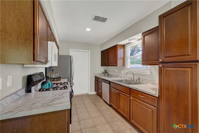 1917 Castle Gate Circle, San Marcos, TX 78666