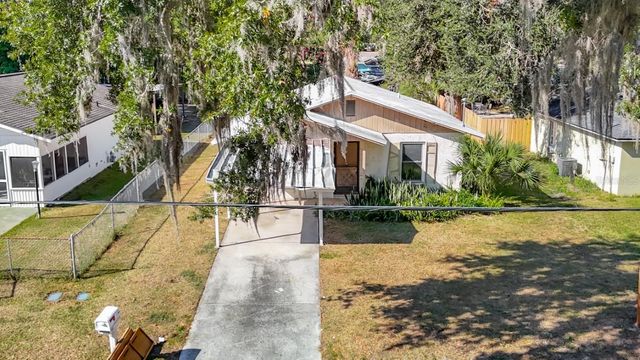 1807 N BARNES STREET, Plant City, FL 33563