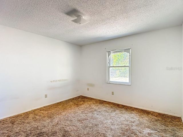 1807 N BARNES STREET, Plant City, FL 33563