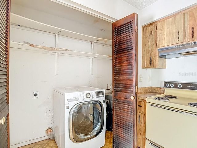 1807 N BARNES STREET, Plant City, FL 33563