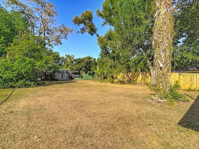 1807 N BARNES STREET, Plant City, FL 33563