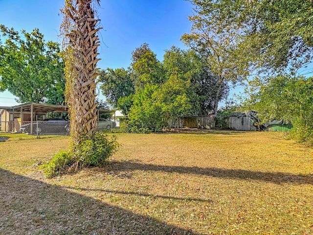 1807 N BARNES STREET, Plant City, FL 33563