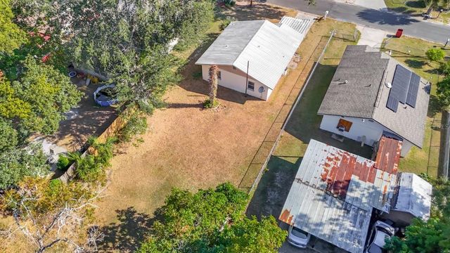 1807 N BARNES STREET, Plant City, FL 33563