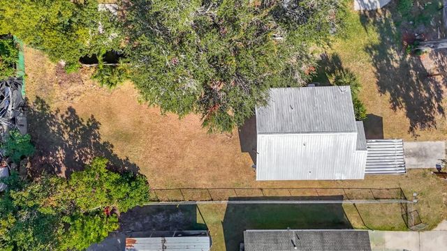 1807 N BARNES STREET, Plant City, FL 33563