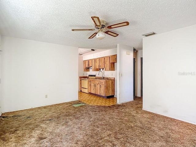 1807 N BARNES STREET, Plant City, FL 33563