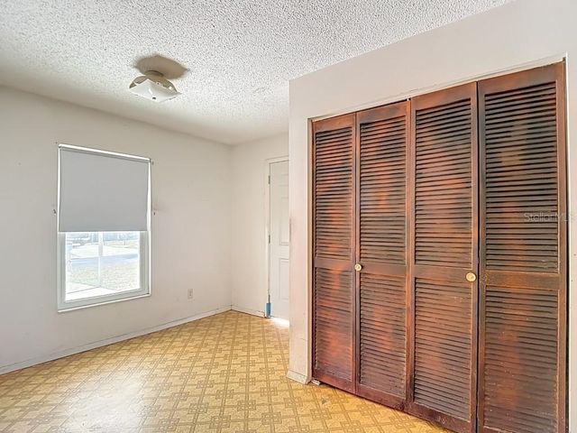 1807 N BARNES STREET, Plant City, FL 33563