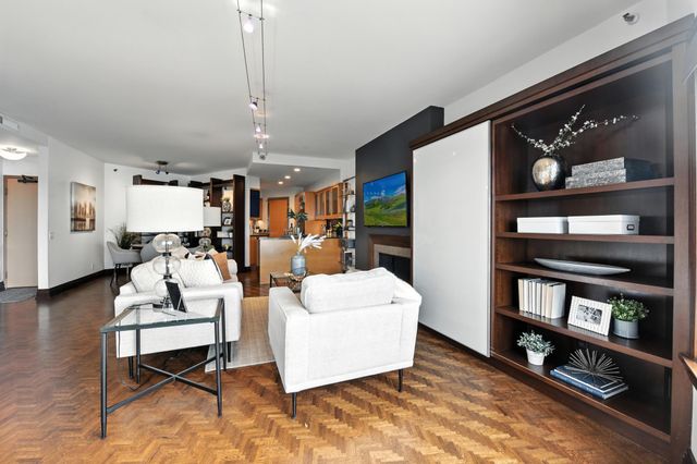 2950 Dean Parkway 2205, Minneapolis, MN 55416