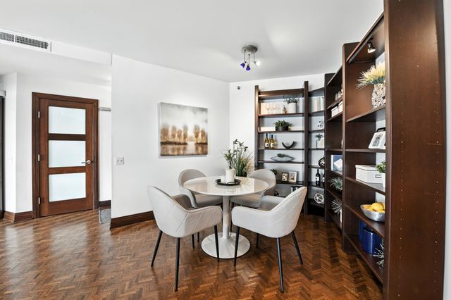 2950 Dean Parkway 2205, Minneapolis, MN 55416