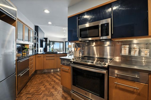 2950 Dean Parkway 2205, Minneapolis, MN 55416