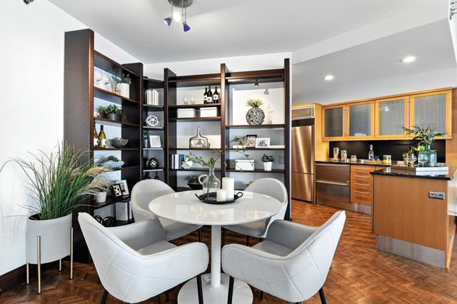 2950 Dean Parkway 2205, Minneapolis, MN 55416