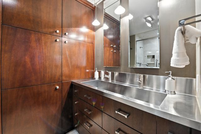 2950 Dean Parkway 2205, Minneapolis, MN 55416