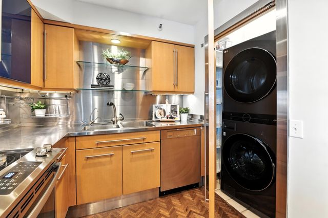 2950 Dean Parkway 2205, Minneapolis, MN 55416