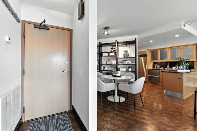 2950 Dean Parkway 2205, Minneapolis, MN 55416