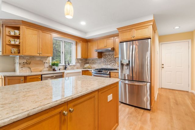 20 Hunters Run, Franklin, MA 02038