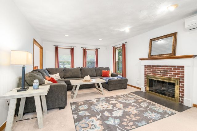 20 Hunters Run, Franklin, MA 02038