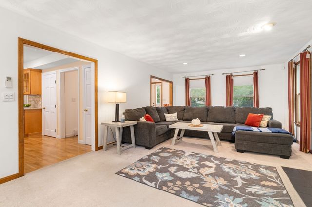20 Hunters Run, Franklin, MA 02038