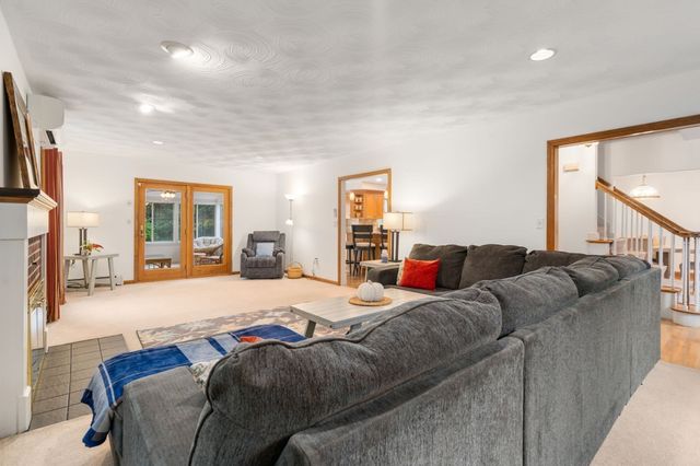20 Hunters Run, Franklin, MA 02038