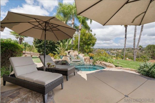 328 Montecito Gln, Esondido, CA 92025