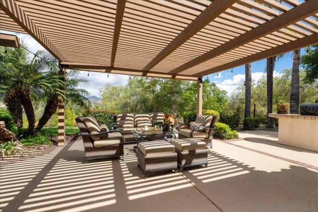 328 Montecito Gln, Esondido, CA 92025