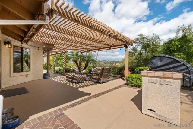 328 Montecito Gln, Esondido, CA 92025