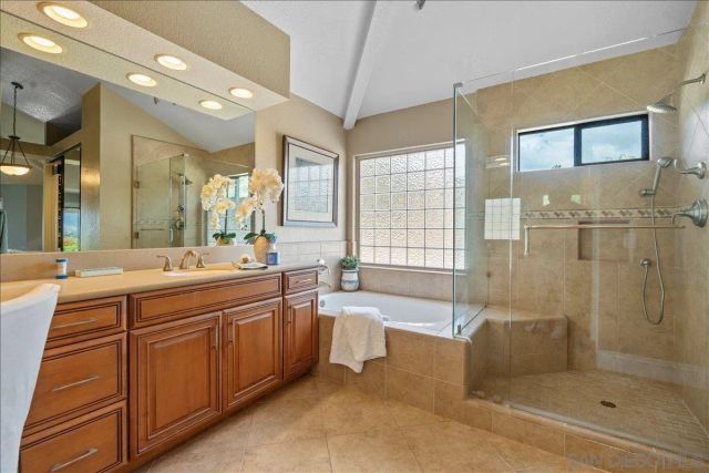 328 Montecito Gln, Esondido, CA 92025