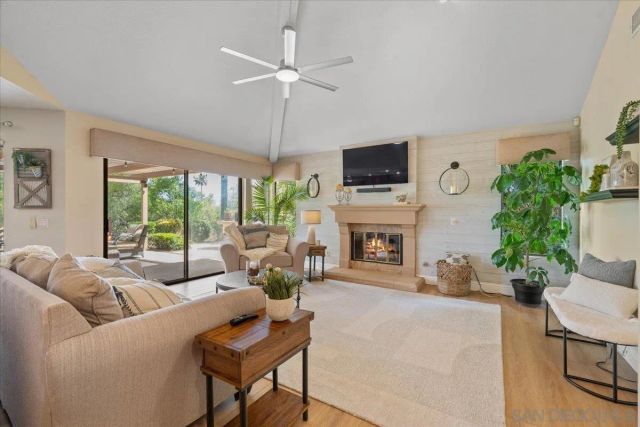 328 Montecito Gln, Esondido, CA 92025