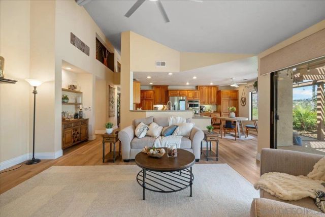 328 Montecito Gln, Esondido, CA 92025