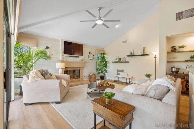 328 Montecito Gln, Esondido, CA 92025