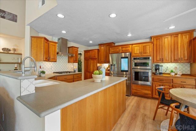328 Montecito Gln, Esondido, CA 92025