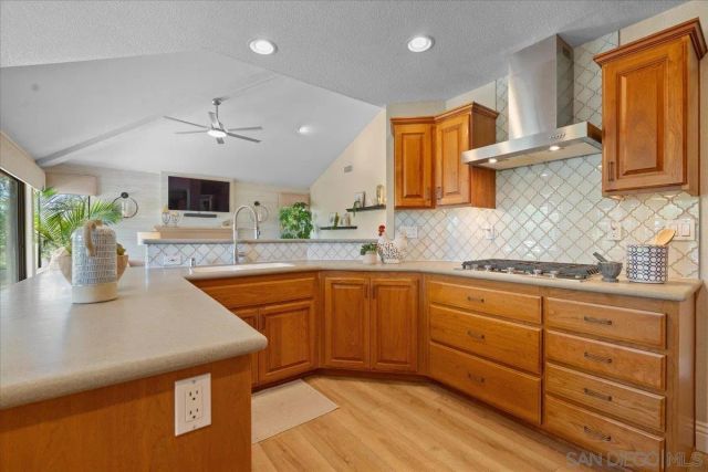 328 Montecito Gln, Esondido, CA 92025