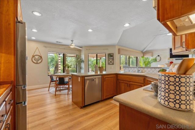 328 Montecito Gln, Esondido, CA 92025