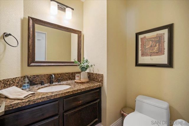 328 Montecito Gln, Esondido, CA 92025