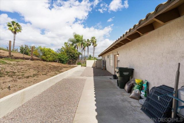 328 Montecito Gln, Esondido, CA 92025