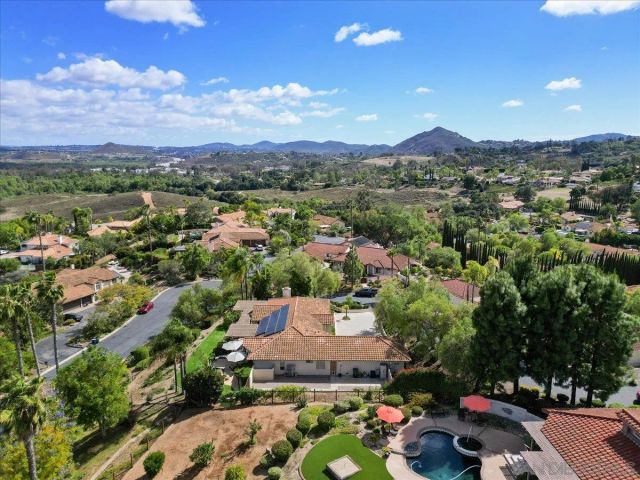 328 Montecito Gln, Esondido, CA 92025
