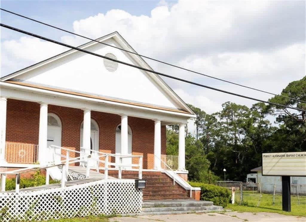 14145 Wintzell Avenue S, Bayou La Batre, AL 36509 — exterior