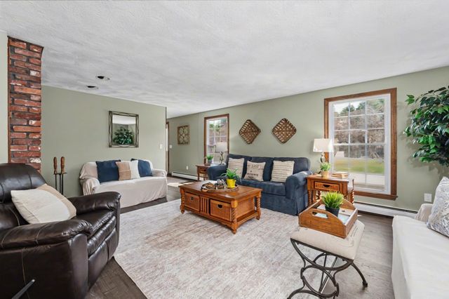 16 Tokanel Drive, Londonderry, NH 03053