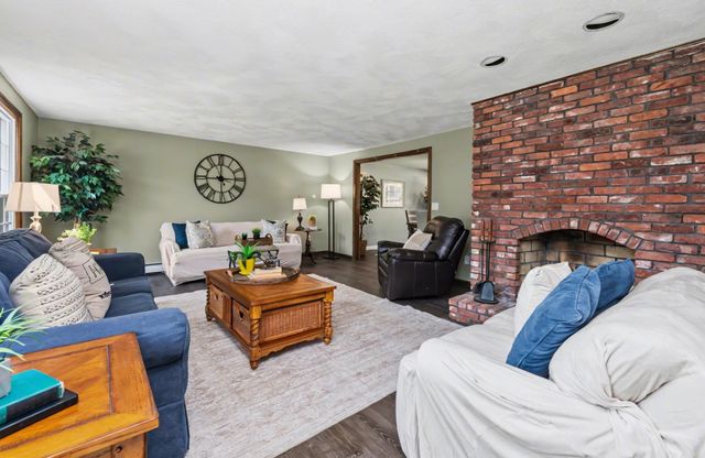 16 Tokanel Drive, Londonderry, NH 03053