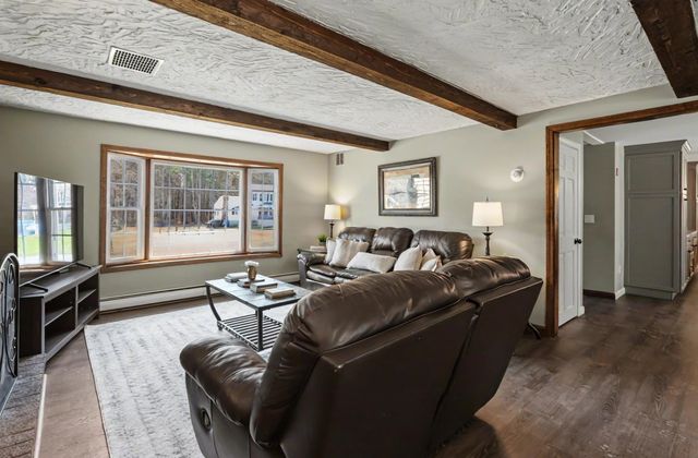 16 Tokanel Drive, Londonderry, NH 03053