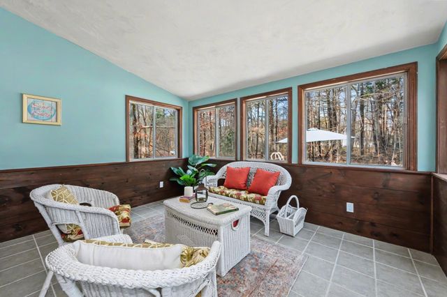 16 Tokanel Drive, Londonderry, NH 03053
