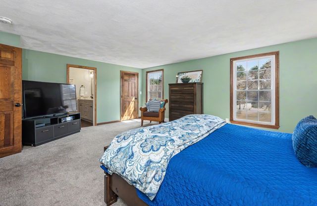 16 Tokanel Drive, Londonderry, NH 03053