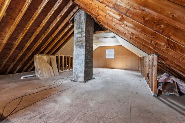 16 Tokanel Drive, Londonderry, NH 03053