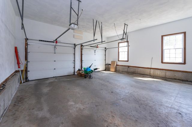 16 Tokanel Drive, Londonderry, NH 03053