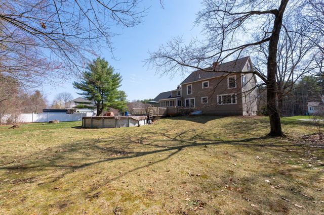 16 Tokanel Drive, Londonderry, NH 03053